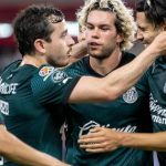 Anitta festeja su cumpleaños con mariachi, pastel y hasta beso con Peso Pluma